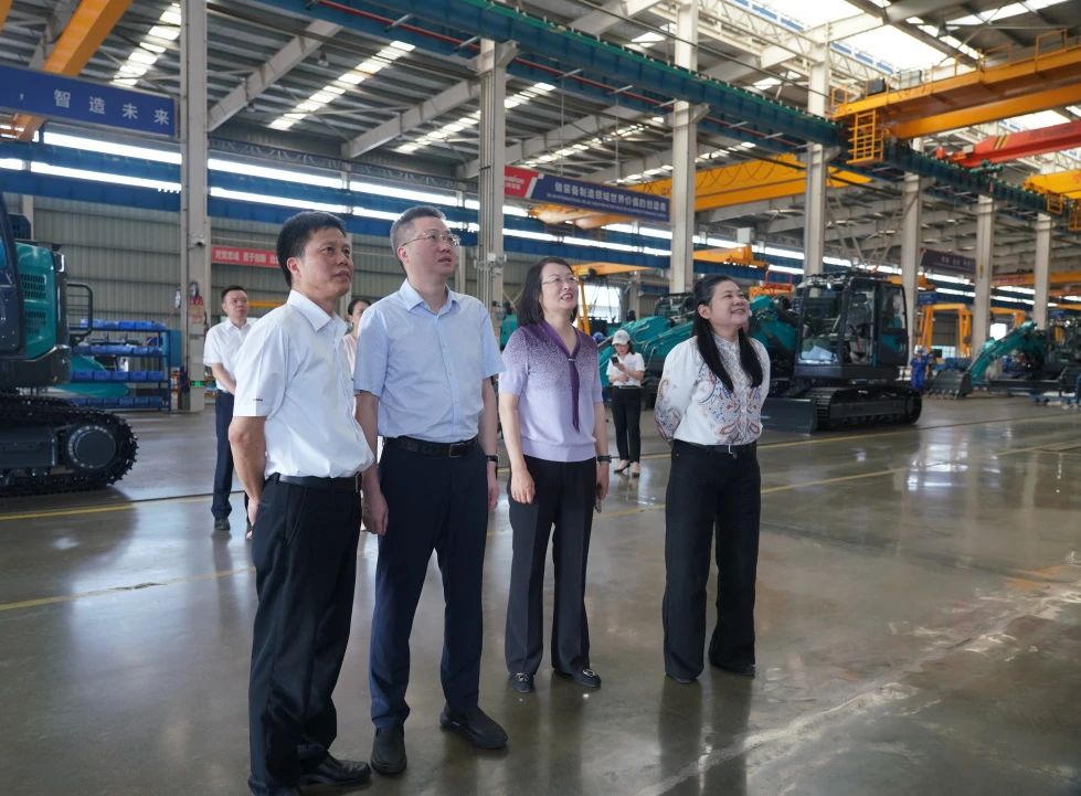 长沙市人民当局副市长、市工商联主席康镇麟调研皇家国际智能