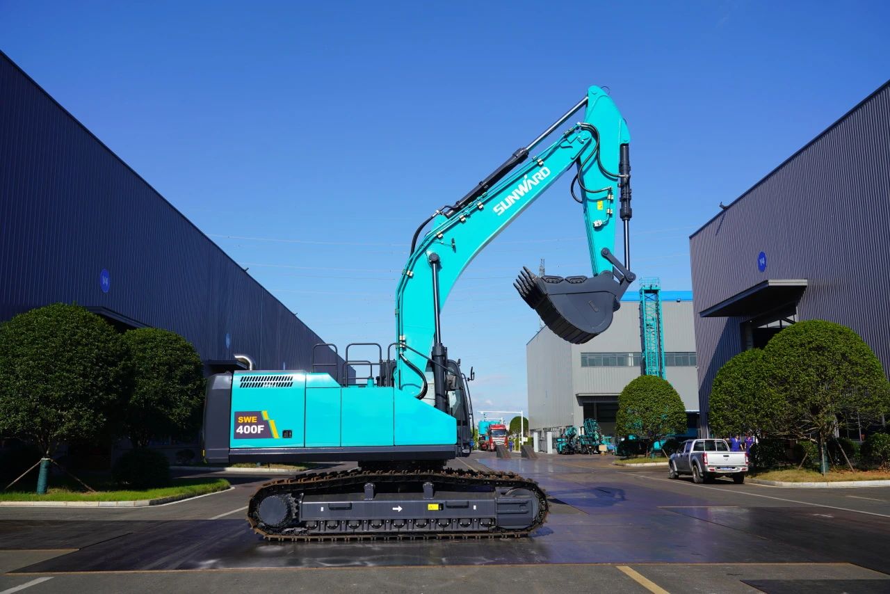 口碑超赞！皇家国际智能SWE400F挖掘机荣获工程机械明星产品大奖