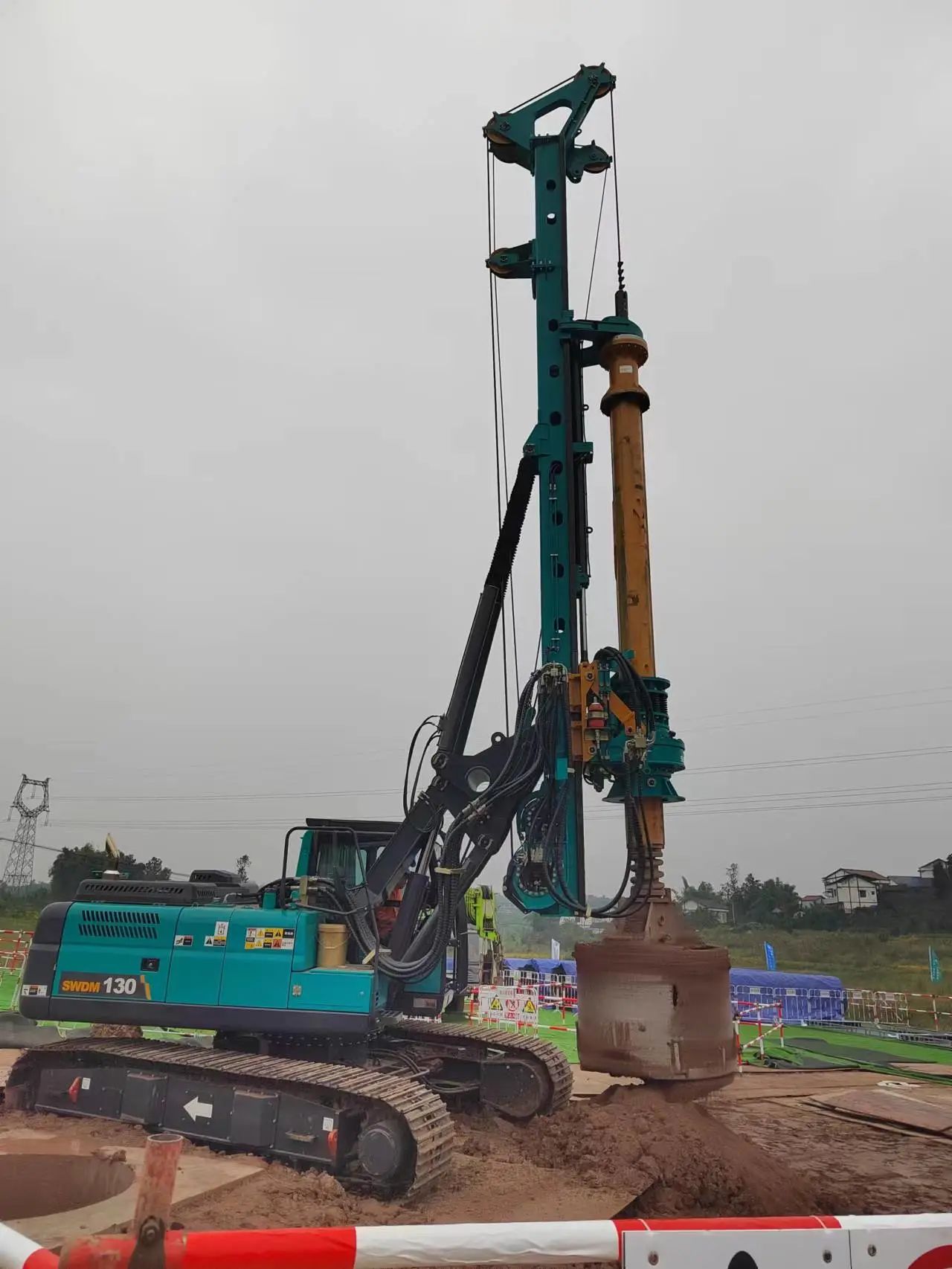 “强将”出击！皇家国际智能旋挖钻机助力哈密送沉庆特高压工程