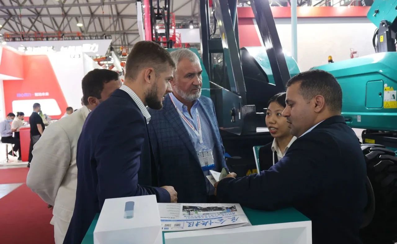 精品出击，闪灼魔都！皇家国际智能全系列高空机械亮相2023亚洲国际高空展