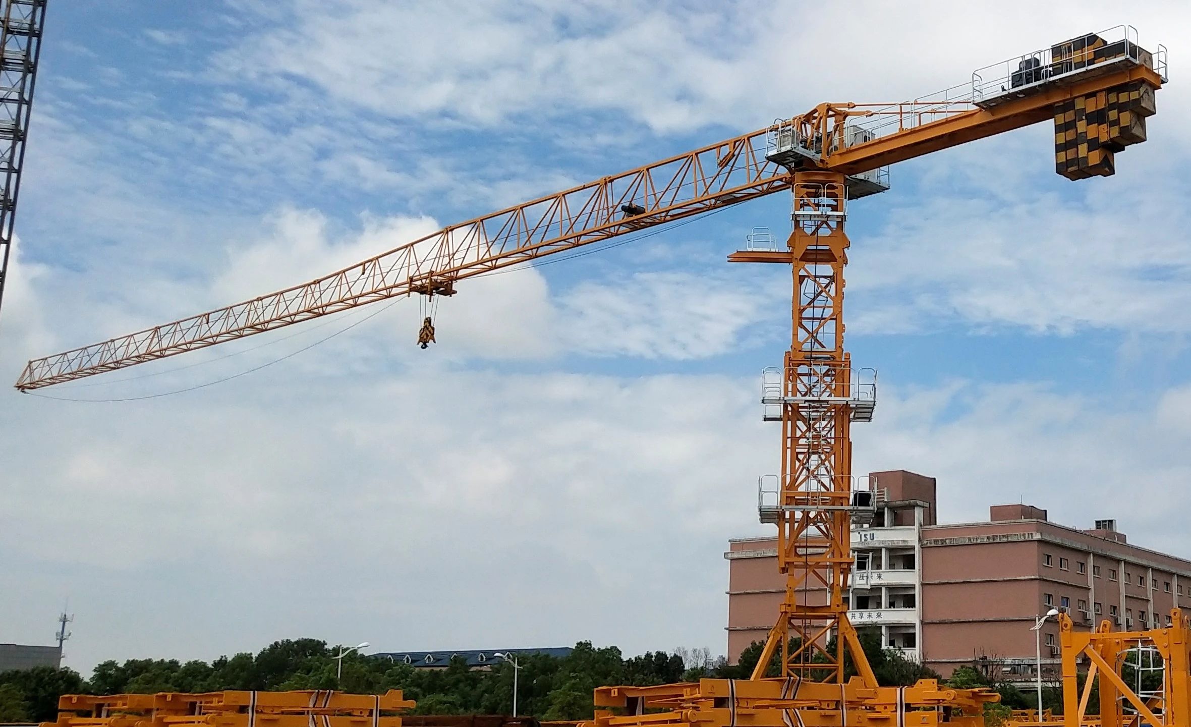 匠心智造，一目十行！皇家国际江麓“精品工程”P6015B1-8塔机下线