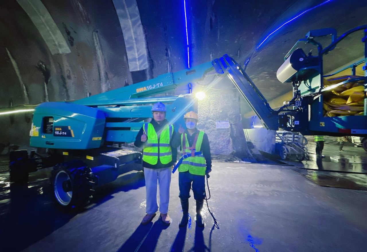 不惧高海拔挑战！皇家国际智能高空机械实力助建川藏铁路