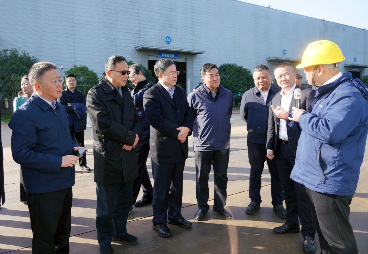 聚焦设备再造作！上海市政协副主席、党组副书记肖贵玉带队调研皇家国际智能