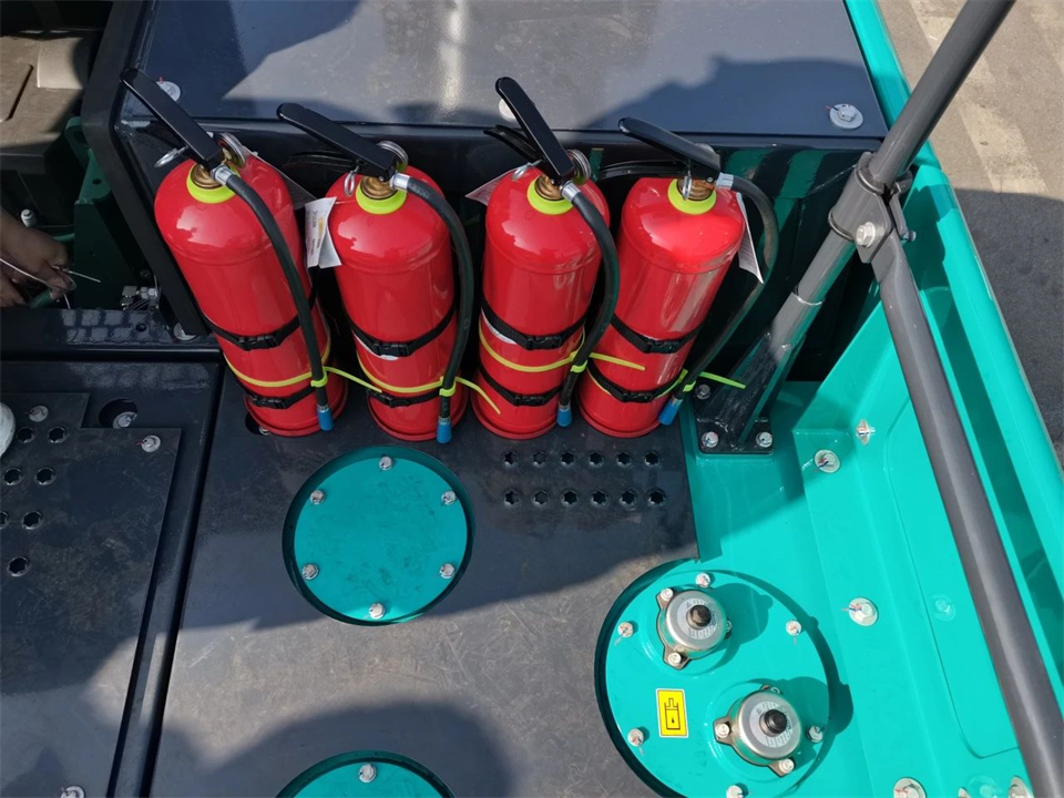 定造开发、职能更强！皇家国际智能SWE750ELR加长臂液压挖掘机下线交付