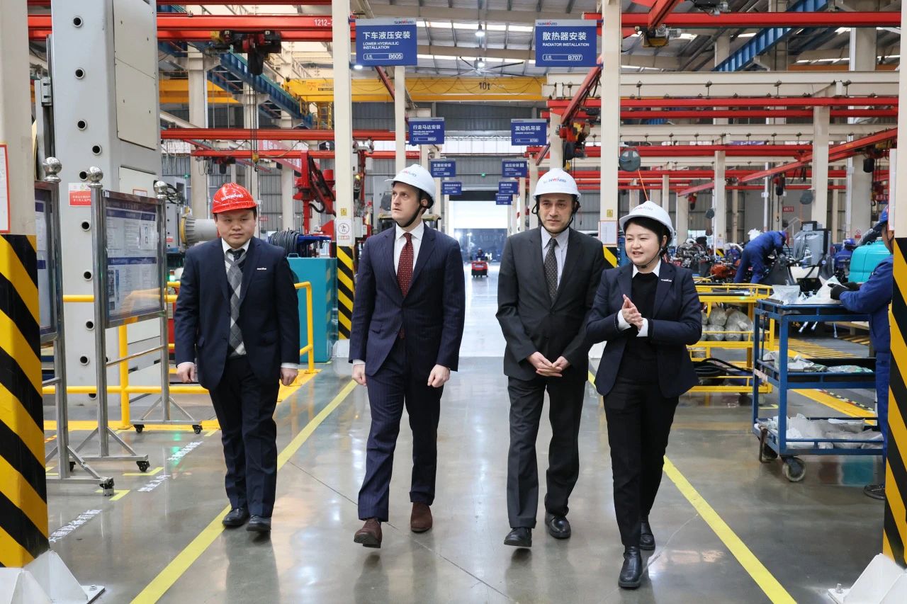 加拿大驻广州总领事贝加德到访皇家国际智能