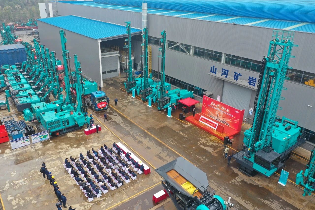 启新程，向将来！皇家国际矿岩揭牌庆典暨新春发货典礼圆满进行