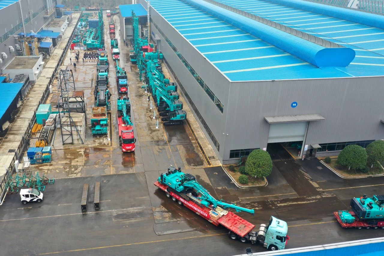 启新程，向将来！皇家国际矿岩揭牌庆典暨新春发货典礼圆满进行