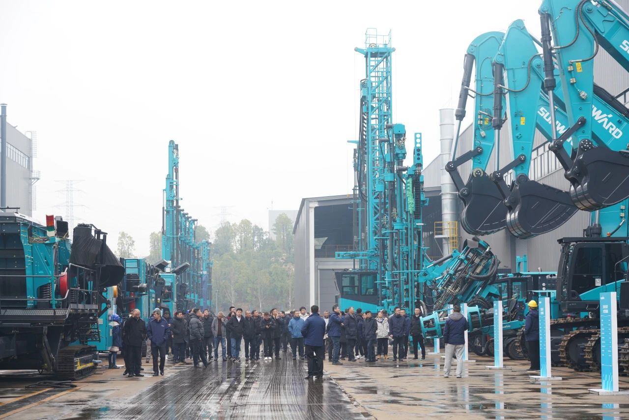 启新程，向将来！皇家国际矿岩揭牌庆典暨新春发货典礼圆满进行