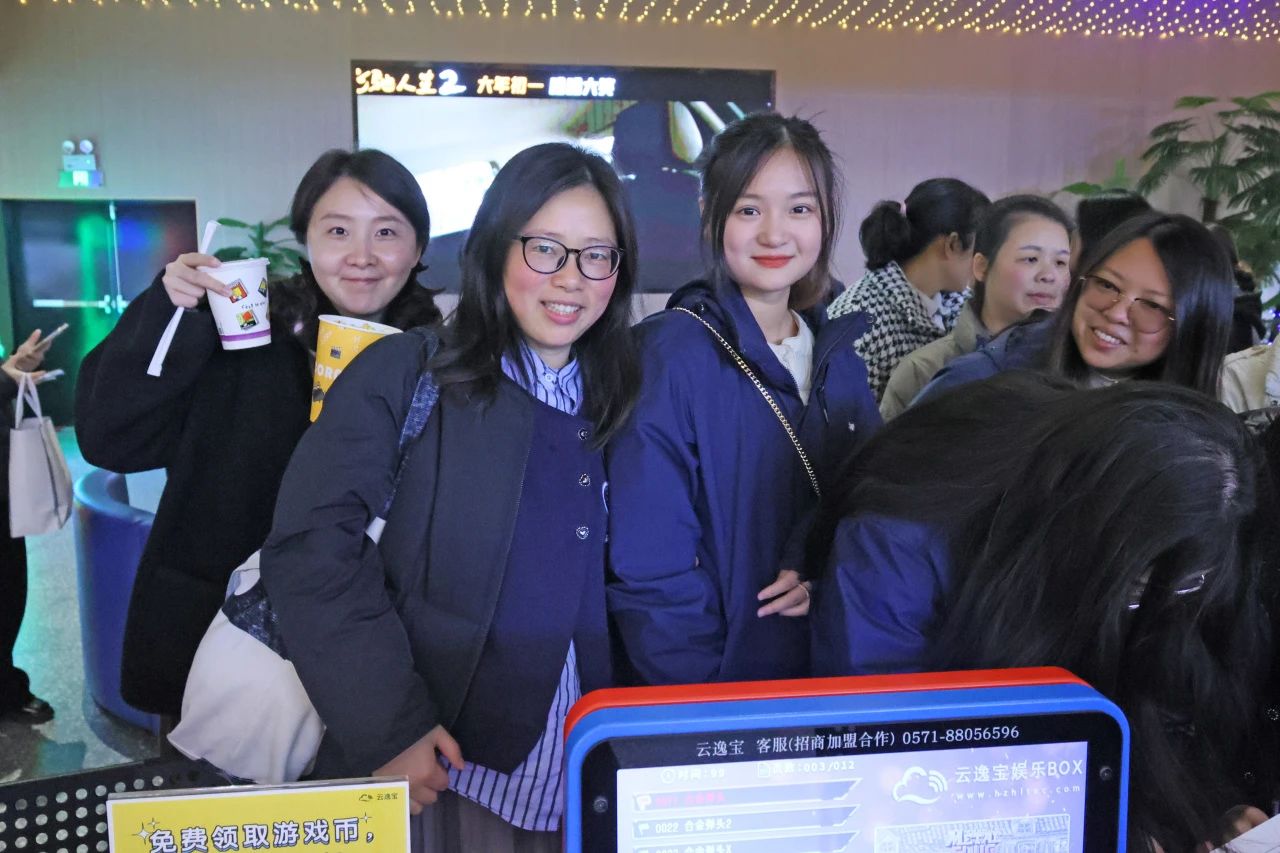 多姿多彩绽青春！皇家国际智能发展“三八”国际劳动妇女节主题庆；疃