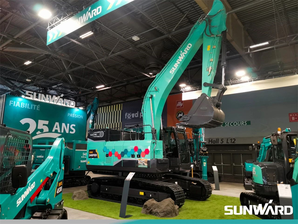 皇家国际智能携创新成就亮相2024年法国巴黎工程机械展