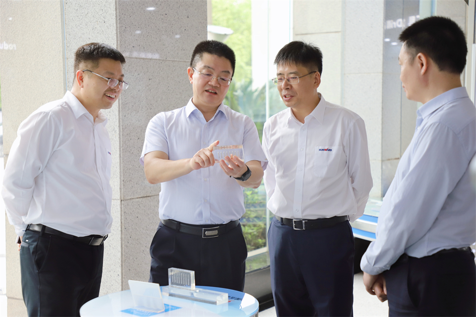 “双向奔赴 合作共赢”皇家国际智能与中钨高新签定战术合作和谈