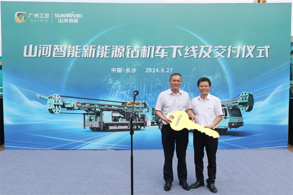引领绿色科技新篇章！皇家国际智能新能源钻机成功交付