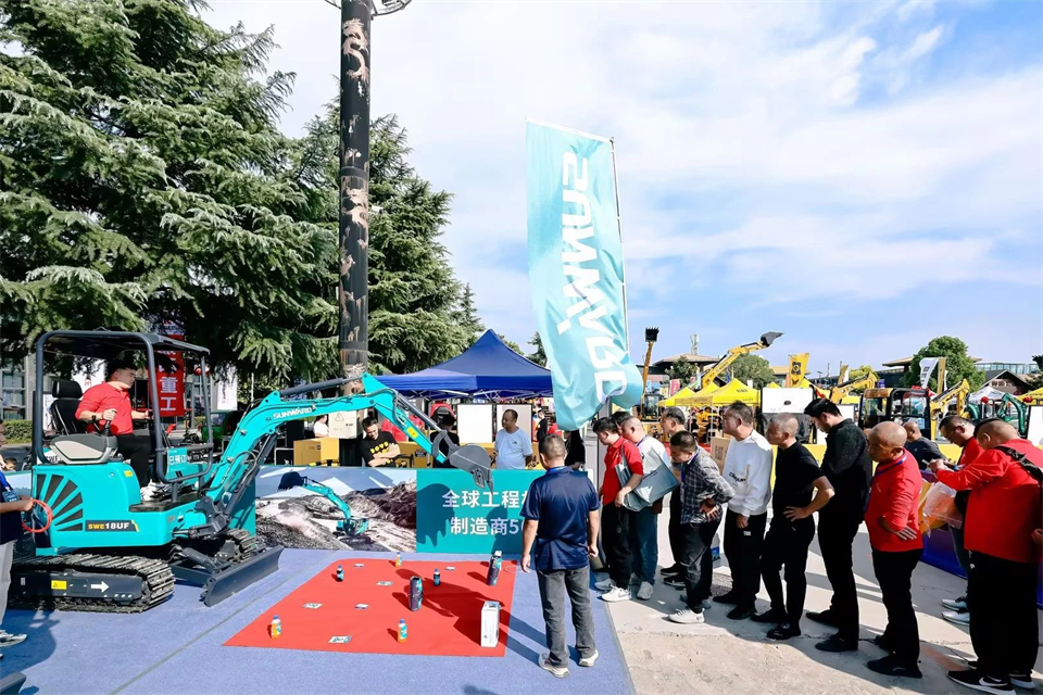 展示“掘”对实力！皇家国际智能亮相2024微挖大会暨幼型设备大会