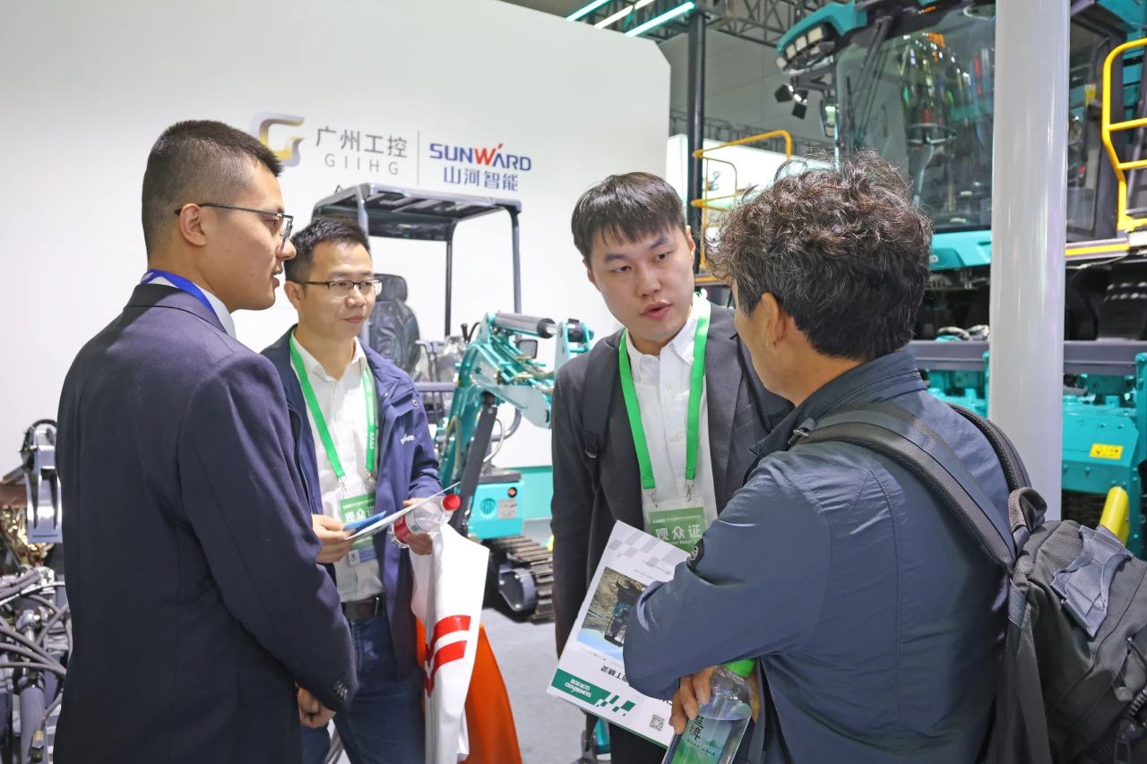聚焦智能化、无人化！皇家国际智能携多款产品亮相2024中国国际农业机械展