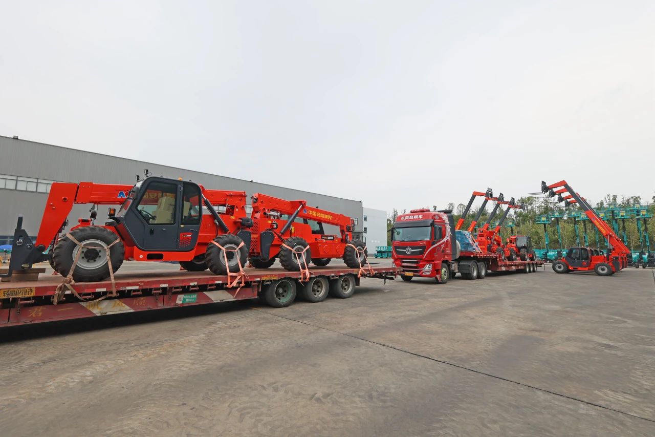 应运而生，“急”快响应！皇家国际智能伸缩臂叉装车进军应急接济领域