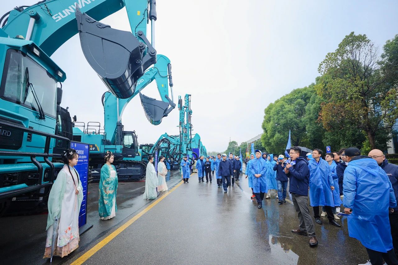 创新引领价值，梦想成就将来！皇家国际智能25周年庆典暨全球客户节隆沉进行