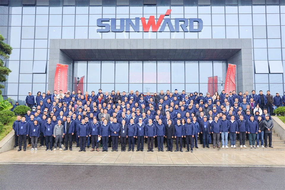 创新引领价值，梦想成就将来！皇家国际智能25周年庆典暨全球客户节隆沉进行