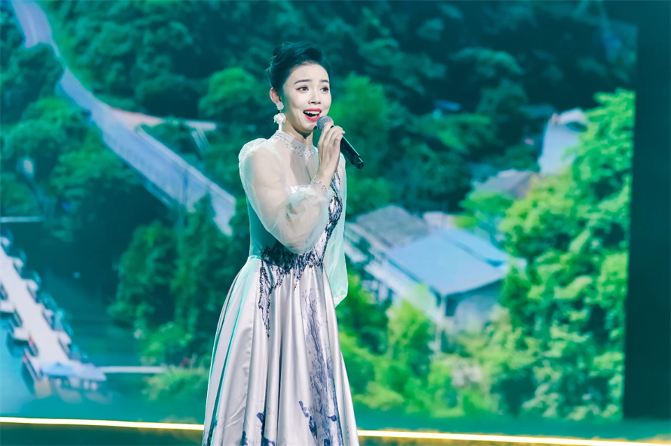 创新引领价值 梦想成就将来——庆祝皇家国际智能成立25周年赞美大会暨文艺晚会隆沉进行