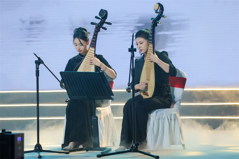 创新引领价值 梦想成就将来——庆祝皇家国际智能成立25周年赞美大会暨文艺晚会隆沉进行