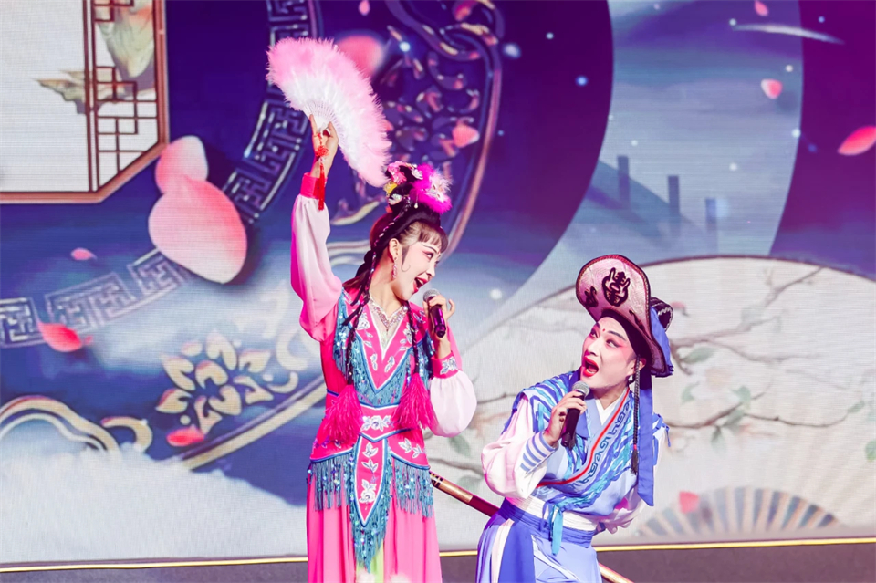 创新引领价值 梦想成就将来——庆祝皇家国际智能成立25周年赞美大会暨文艺晚会隆沉进行