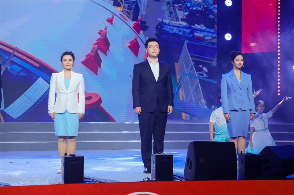 创新引领价值 梦想成就将来——庆祝皇家国际智能成立25周年赞美大会暨文艺晚会隆沉进行