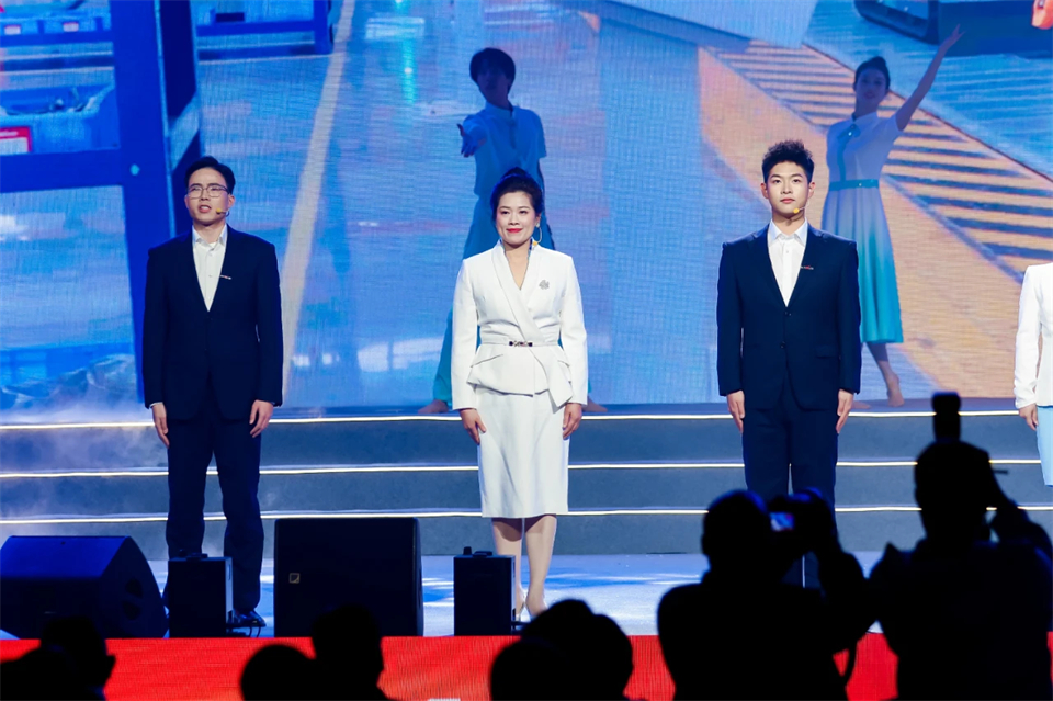 创新引领价值 梦想成就将来——庆祝皇家国际智能成立25周年赞美大会暨文艺晚会隆沉进行