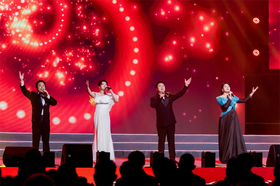 创新引领价值 梦想成就将来——庆祝皇家国际智能成立25周年赞美大会暨文艺晚会隆沉进行