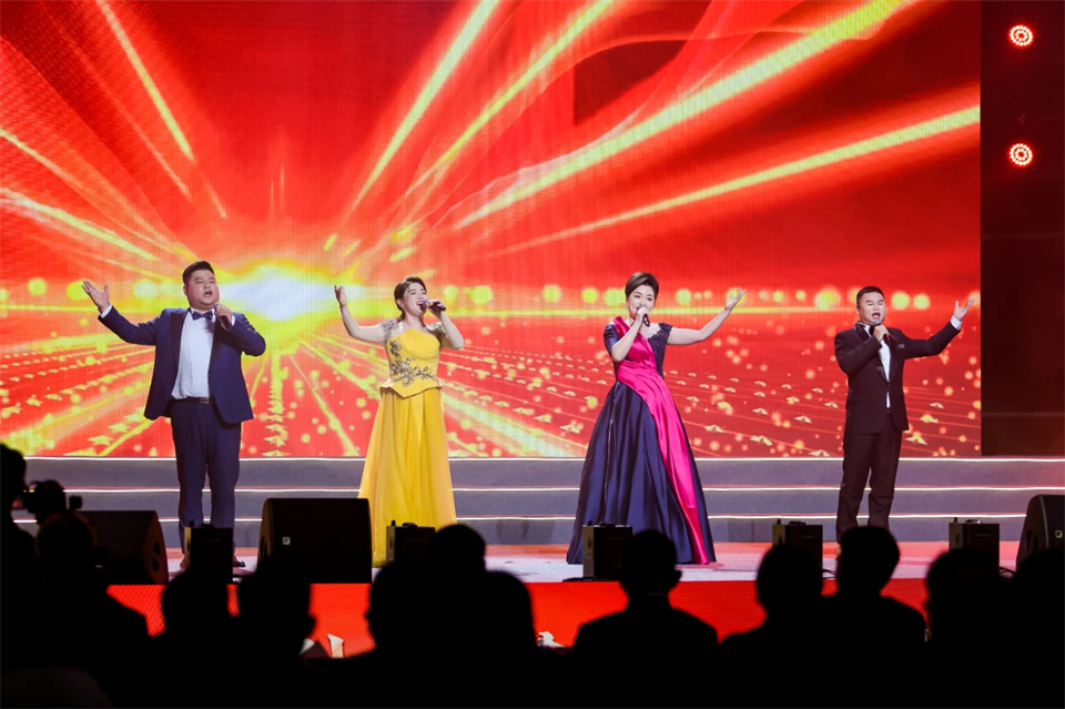 创新引领价值 梦想成就将来——庆祝皇家国际智能成立25周年赞美大会暨文艺晚会隆沉进行