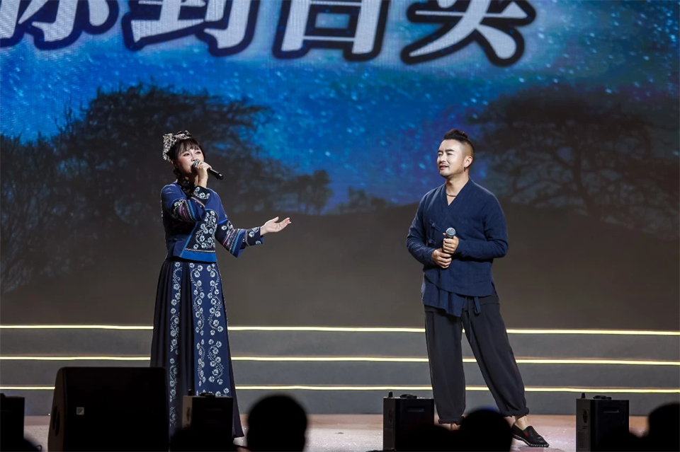 创新引领价值 梦想成就将来——庆祝皇家国际智能成立25周年赞美大会暨文艺晚会隆沉进行