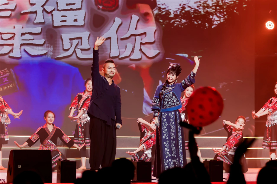 创新引领价值 梦想成就将来——庆祝皇家国际智能成立25周年赞美大会暨文艺晚会隆沉进行