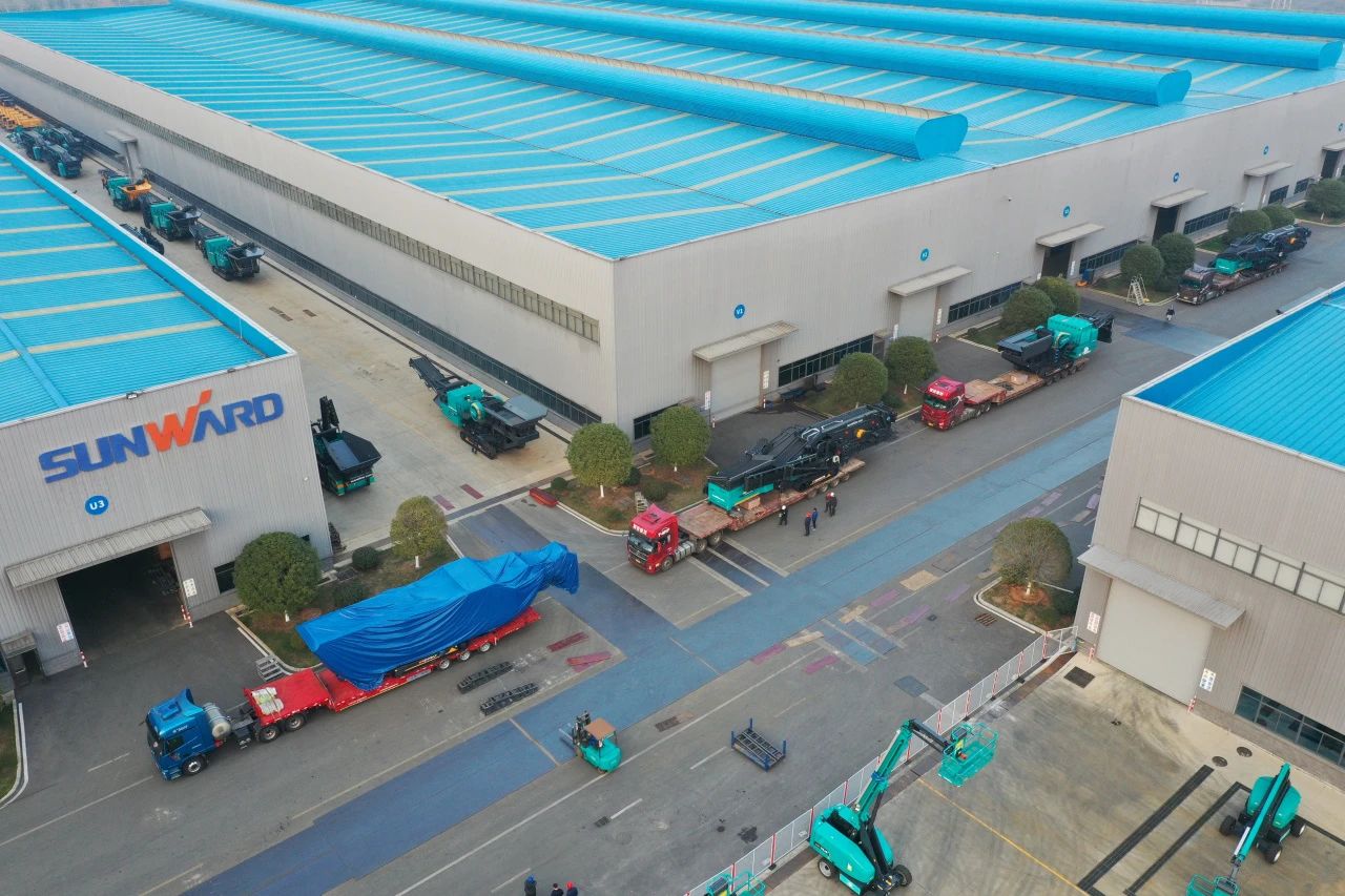 皇家国际普石勒柴电一体移动破碎筛分设备热销海表