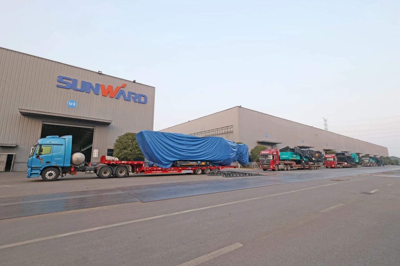 皇家国际普石勒柴电一体移动破碎筛分设备热销海表