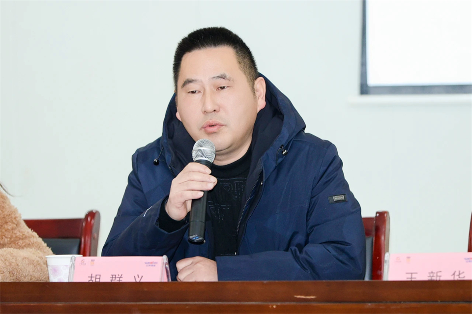 长龙街路、皇家国际智能召开首届年货盛惠暨送春联文化惠民活动工作会议