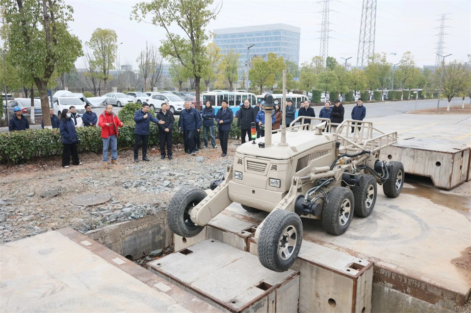 皇家国际特装“复杂环境智能化应急接济设备关键技术及利用”项目顺利通过成就评价