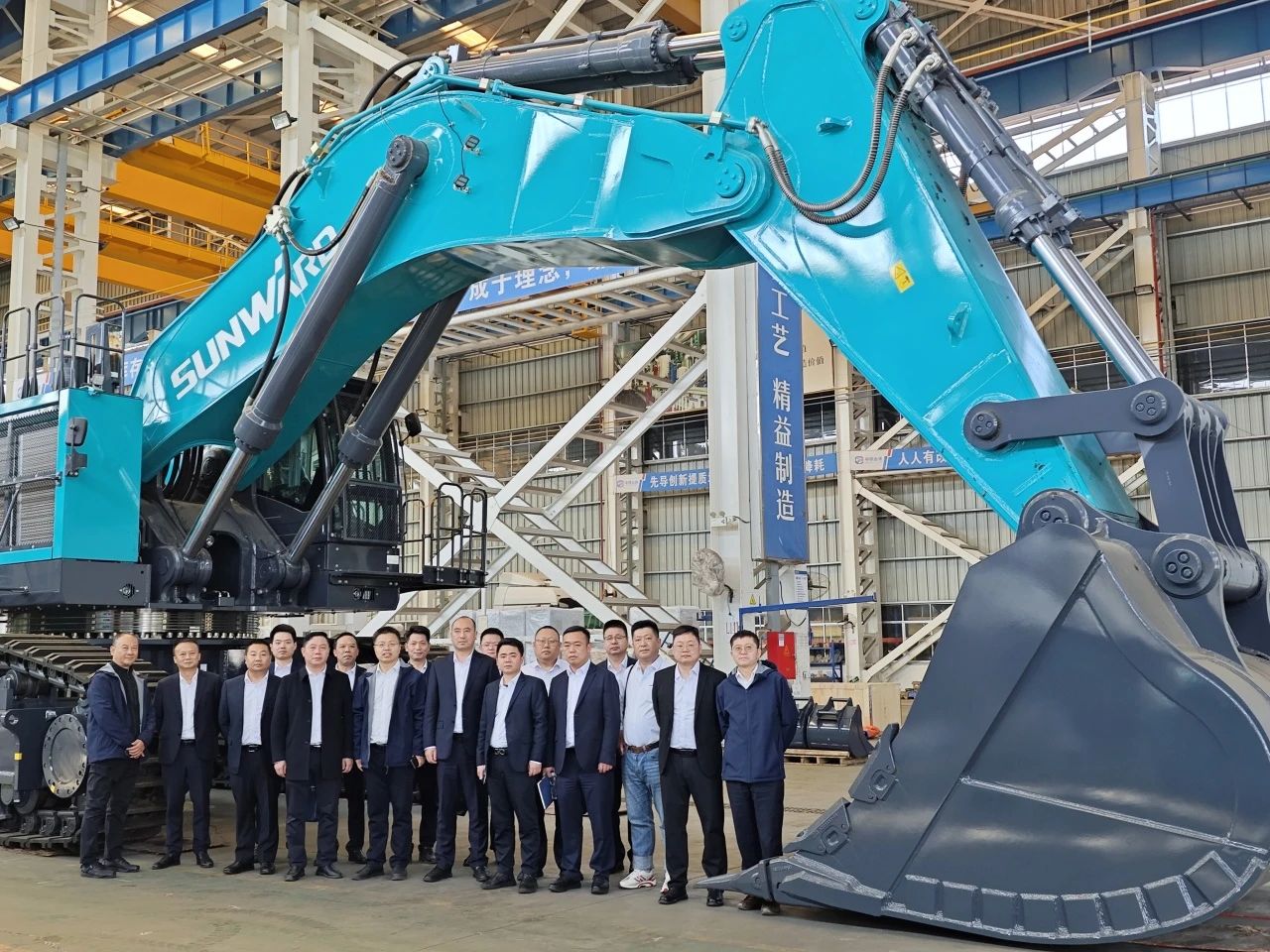 强强联手！皇家国际智能与湖南楚湘建工集团达成共建矿山出产建设创新结合体共识