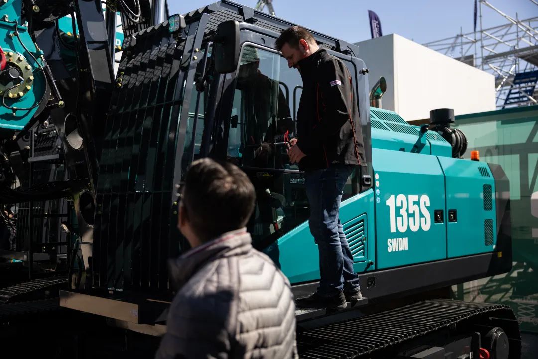 Bauma 2025 | 高端定造！皇家国际智能Pro系列旋挖钻机燃爆全场