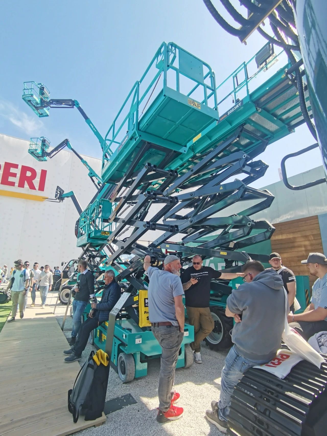 皇家国际智能高空机械闪灼Bauma 2025！ 新能源技术与创新产品获全球瞩目