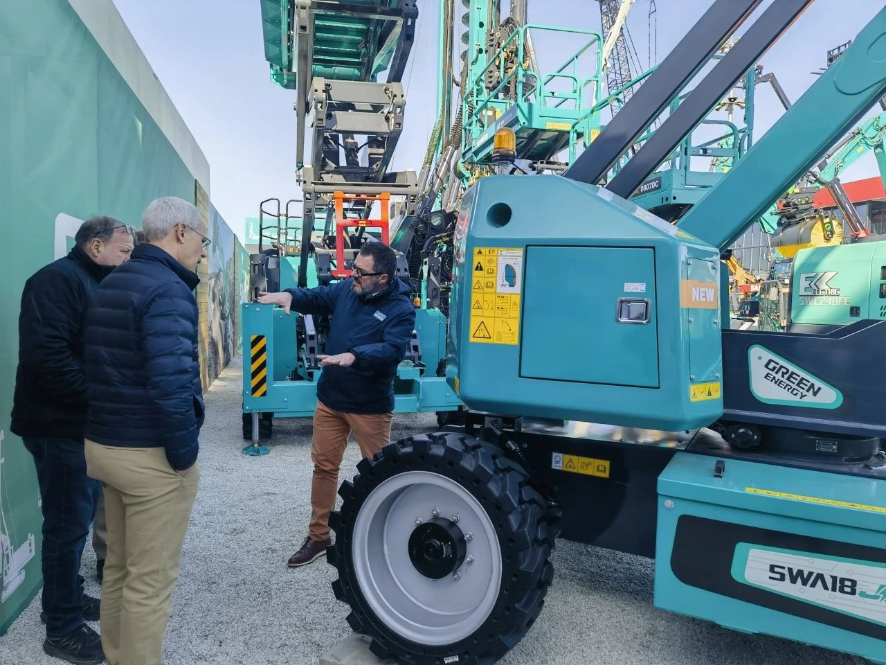 皇家国际智能高空机械闪灼Bauma 2025！ 新能源技术与创新产品获全球瞩目