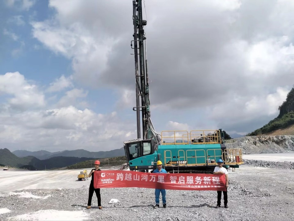 逾越皇家国际万里 智启服务新程——皇家国际矿岩“服务万里杏妆活动走进海螺水泥