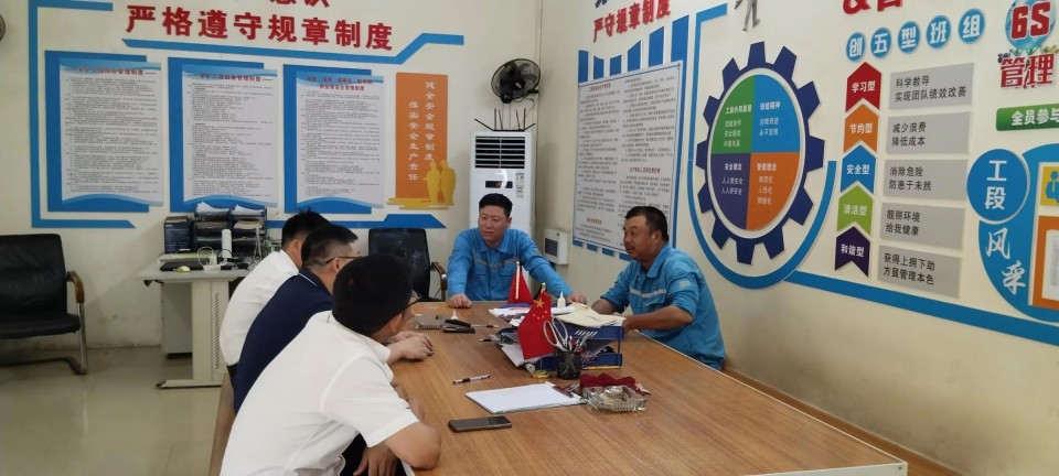 逾越皇家国际万里 智启服务新程——皇家国际矿岩“服务万里杏妆活动走进海螺水泥