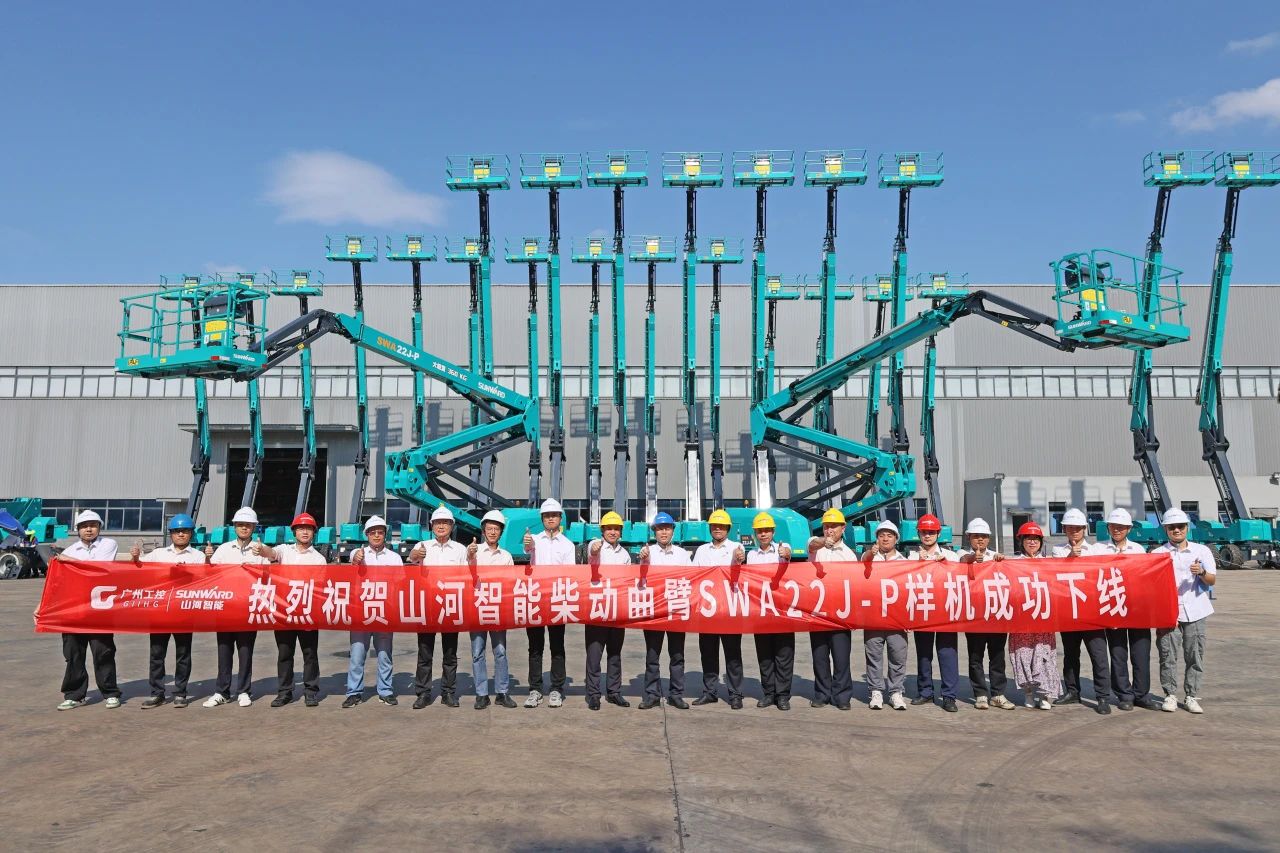 技术新标杆！皇家国际智能SWA22J-P柴动曲臂式高空作业平台下线！