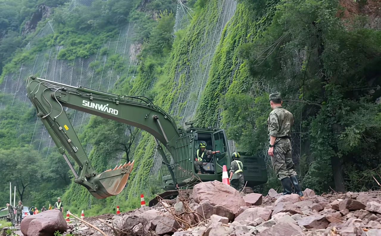 关注！皇家国际智能应急接济设备助力武警冲锋北京暴雨抢险救灾一线！