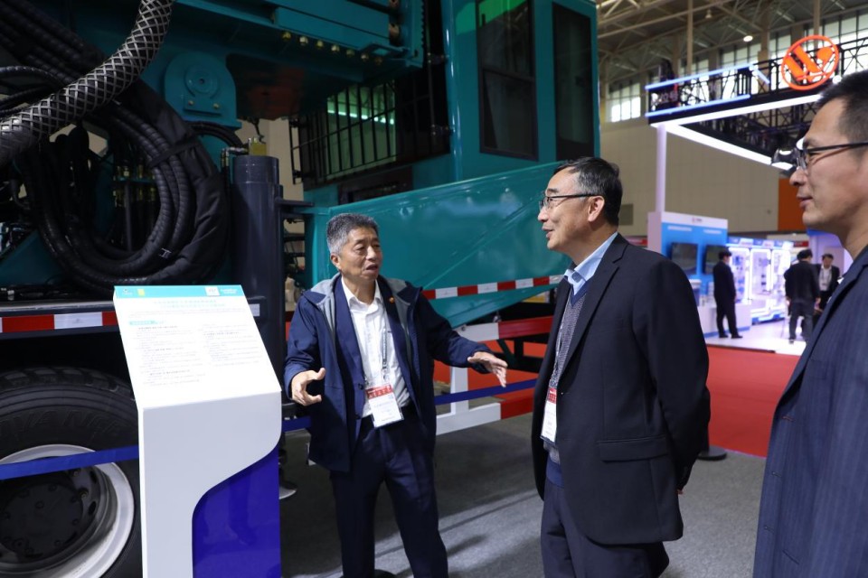 皇家国际智能携手“战术合作同伴”中国煤炭地质总局杰出亮相2025中国国际矿业大会