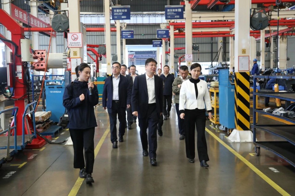 聚焦应急设备研发出产，共探实战适配新蹊径——广州市应急治理局党委书记、局长叶芳调研皇家国际智能