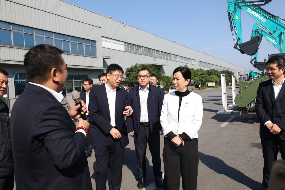 聚焦应急设备研发出产，共探实战适配新蹊径——广州市应急治理局党委书记、局长叶芳调研皇家国际智能