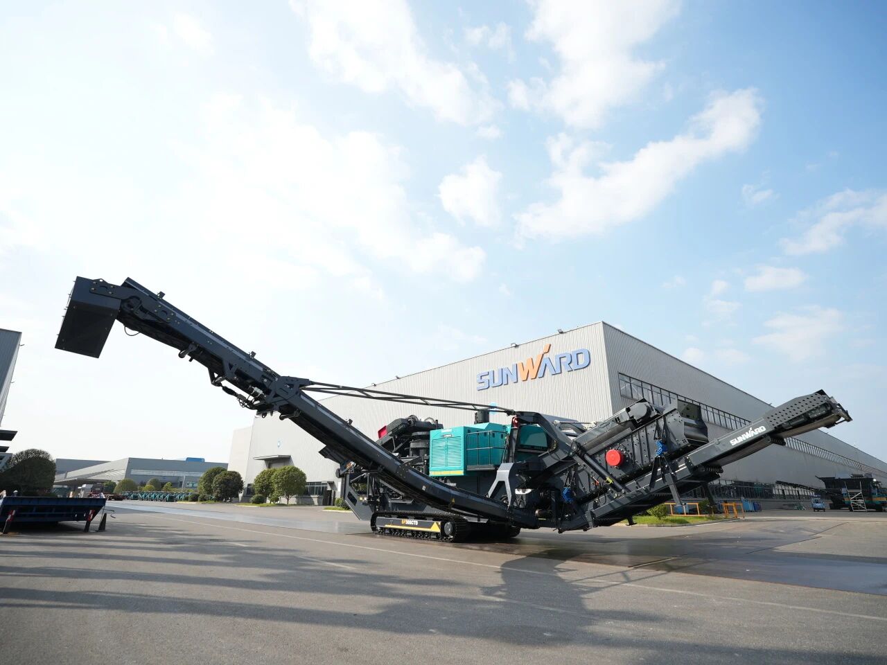 破局国际市场，无惧极寒工况！皇家国际智能SP300CTD柴电两用圆锥破碎站成功下线