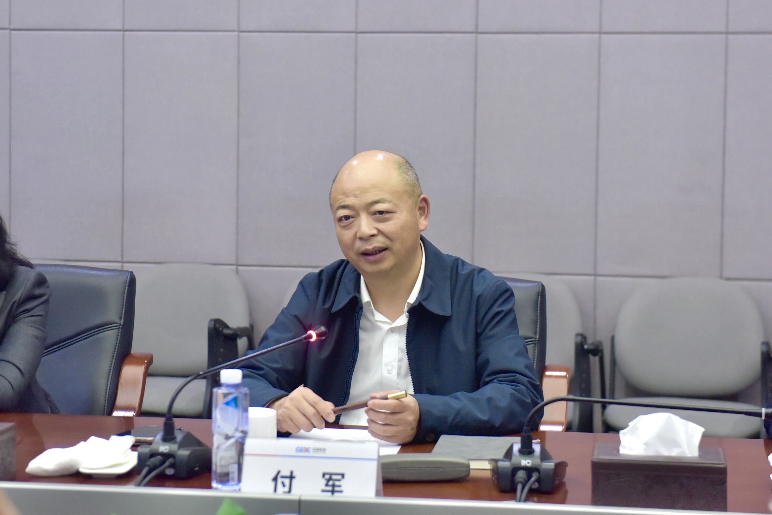 皇家国际智能与易普力发展座谈互换，谱写互利共赢新篇章