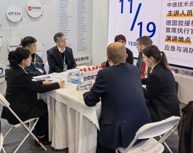 关注！皇家国际特装主题设备闪灼2025中国国际应急治理展览会