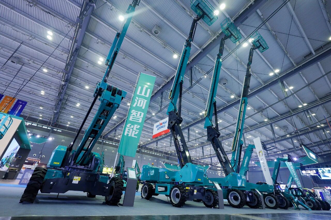 技术创新，引领行业！皇家国际智能高机能臂式高空作业平台项目通过科技成就评价