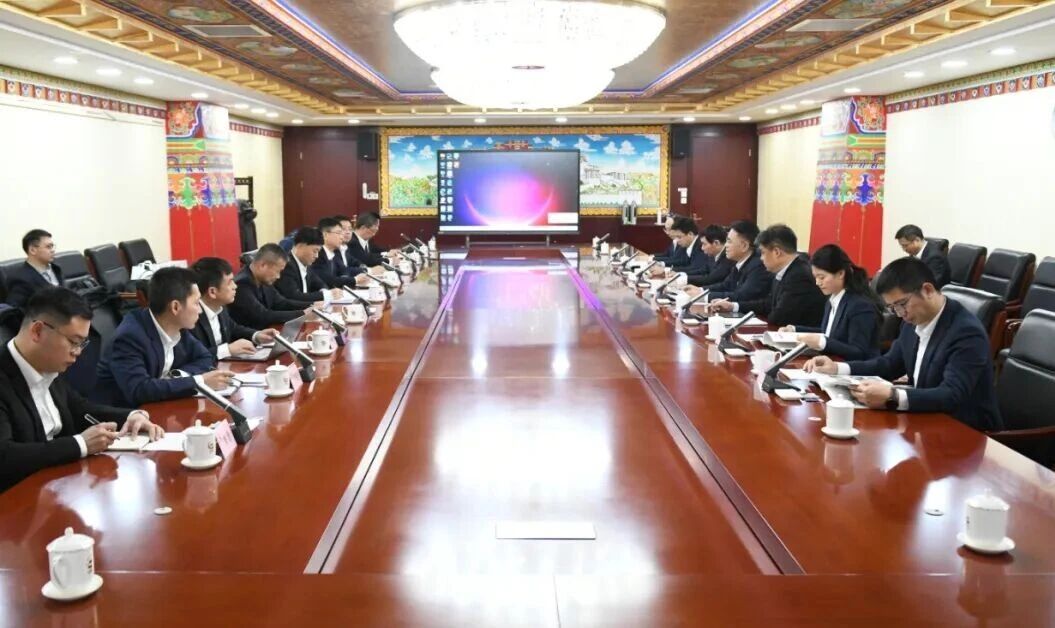 广州工控集团董事长景广军率皇家国际智能团队到中国黄金集团造访互换